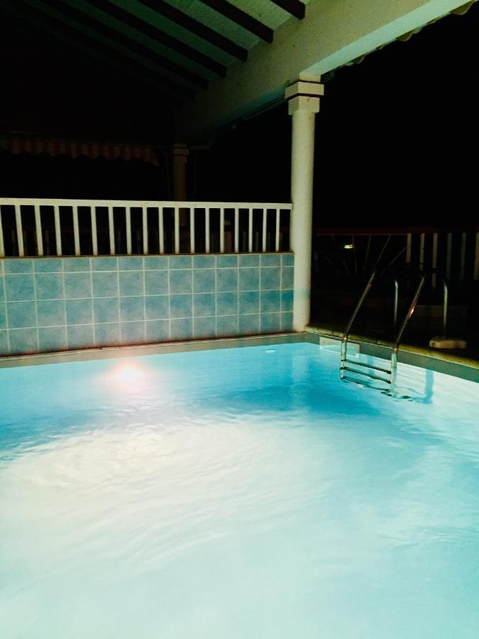 Soleil La Bed & Breakfast Terre-de-Bas ภายนอก รูปภาพ